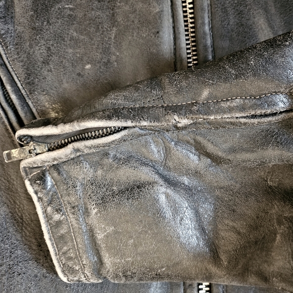 Bess, distressed, black leather, zip front jacket. Unisex, size M. - Picture 7 of 9